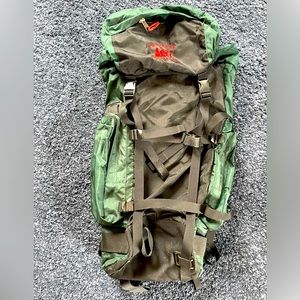 REI  traverse tour Star internal back pack